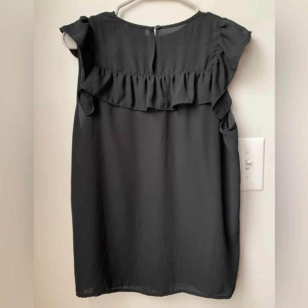 WHO WHAT WEAR Black Ruffle Ribbed Bodice Ruffle Cap Sleeve Tank Blouse
